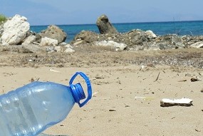 Recycelbare Kleidung aus Plastikflaschen